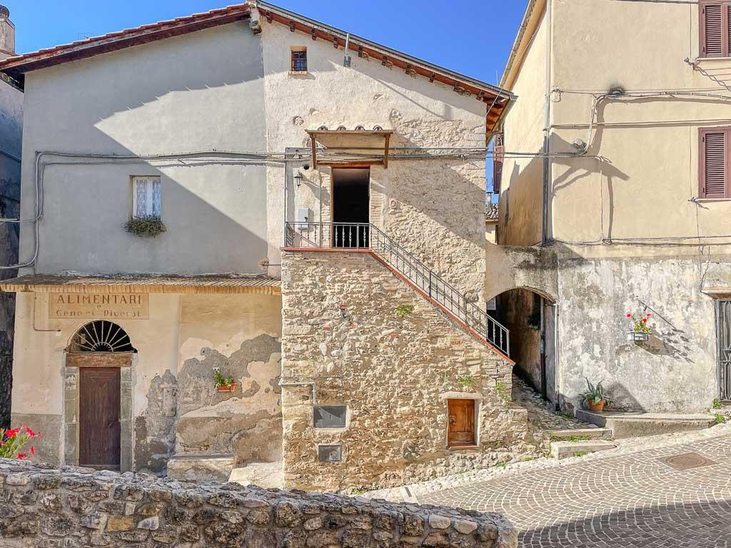 Property in Scandriglia photo 3
