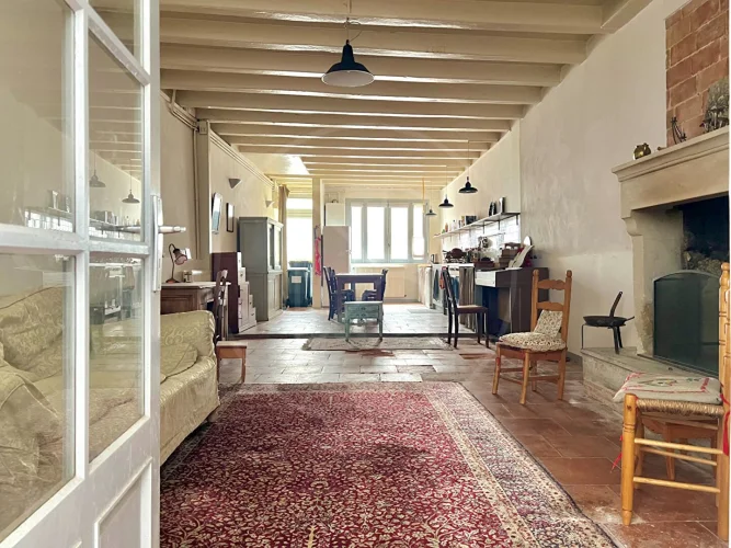 Beautiful Partly-Restored Townhouse photo 5