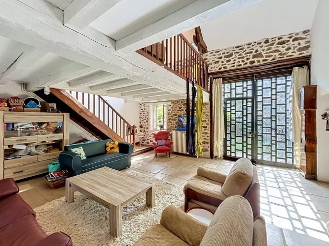 House with 6 Rooms