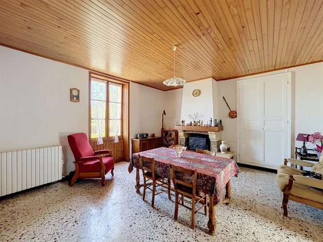 20KM North Angouleme Charming Charentaise House with Outbuildings photo 3
