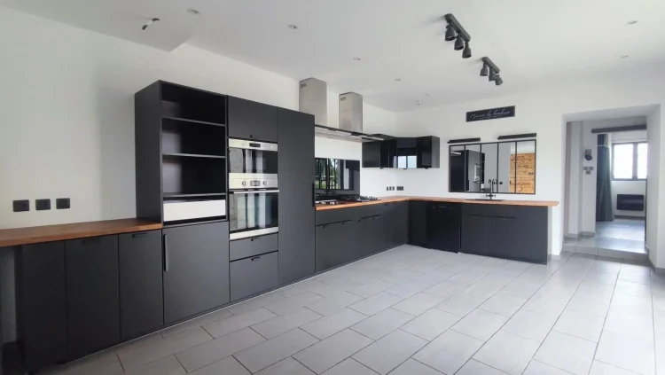 Spacious Renovated Family House in Loudun, 167 m² photo 3