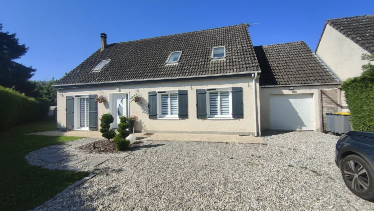 20 Minutes from Gisors, Renovated House of 150 M2 Living Space on 800 M2
