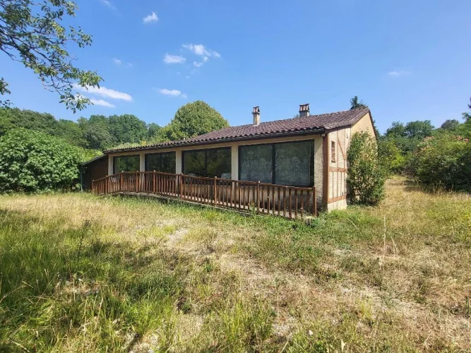 Plain Ground-Level House in a Quiet, Wild Setting photo 2