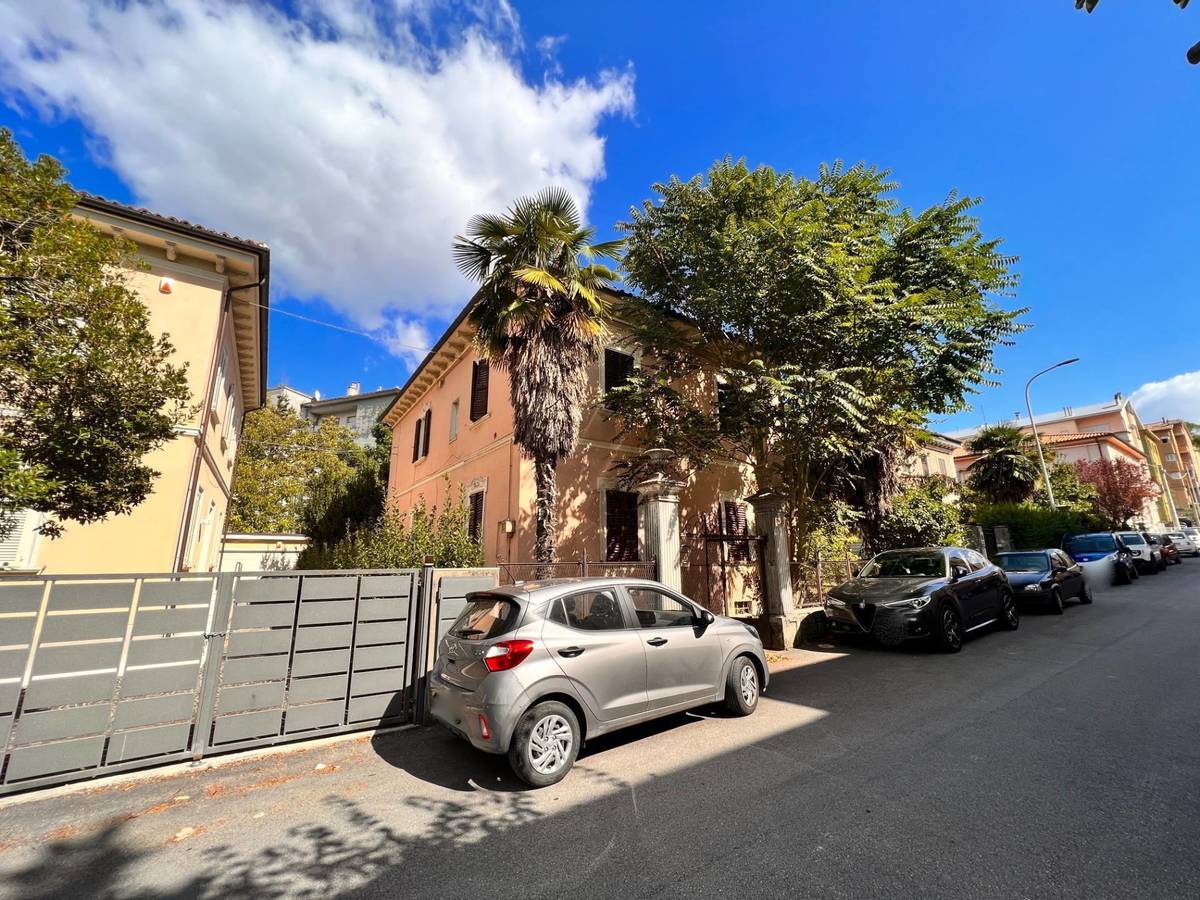 6 bedrooms villa, 360 m² Fabriano, Ancona (province) photo 2