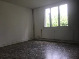 In Marissel, a Very Nice Renovated 65m² Apartment with Parking. photo 5