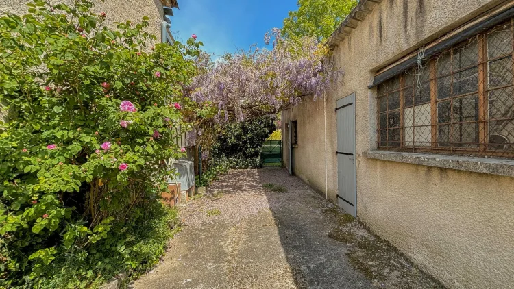 Pleasant Village House of 130m² Located Close to Shops with a Garage, Garden with Vegetable Garden and Well photo 2
