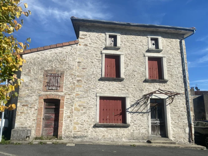 Large House with Part of it Needs Renovation photo 2