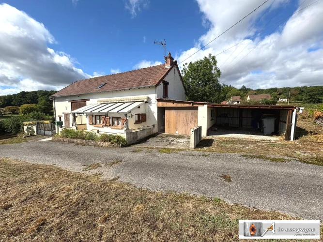 Charming Country House with Single-Level Living photo 4