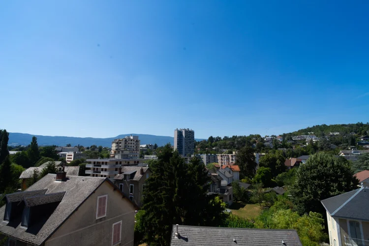 Pleasant 4-Room Apartment with an Unobstructed View photo 3