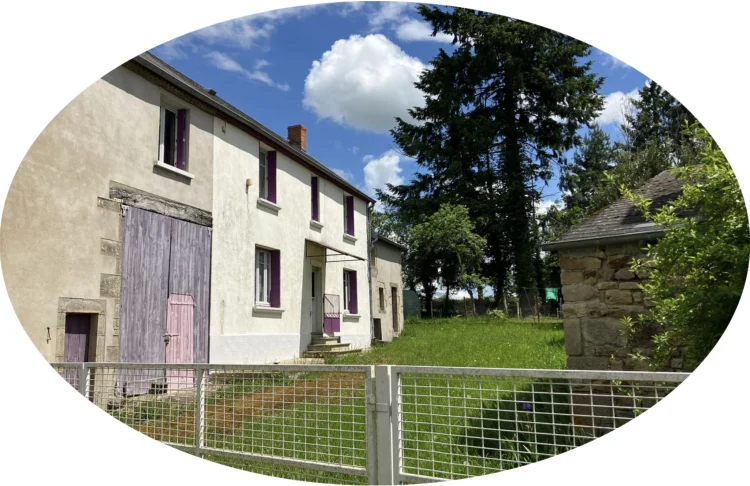 Auv 1170: Longère in a Hamlet on 1200 m², Quiet, to Renovate