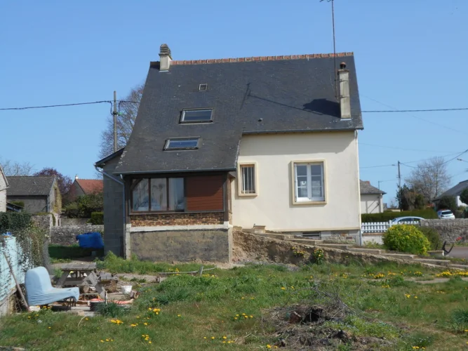 Under Offer with Maisonperfect -- Excellent Value Village Location 3 Bed Detached House with Conservatory, Drive, Gara… photo 2