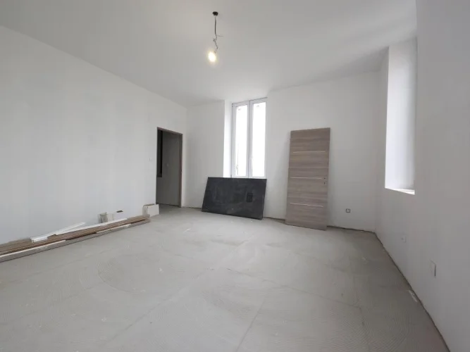Town Center House 130m² - 3 Bedrooms in Saint Savin
