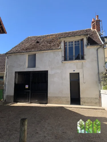 Character Townhouse Property to Renovate with Gîte Potential photo 2