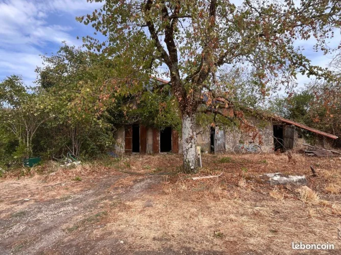 Create your Dream Country Home – House, Barn & 2.4 Hectares
