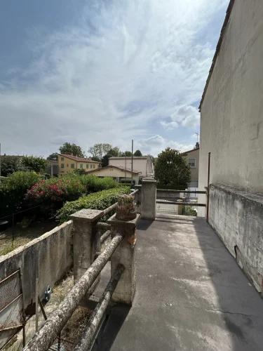 House in Need of Complete Renovation with Garden. photo 3