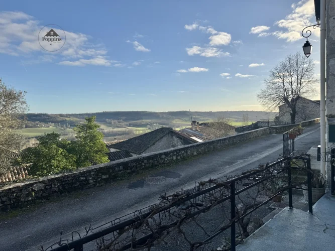 Lauzerte. Stone Village House, Garden and Beautiful Views photo 2