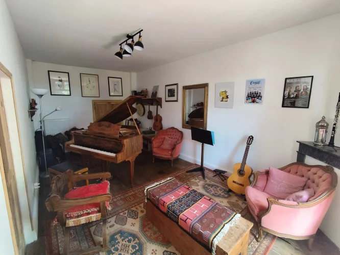 Pretty 3 Bedroom Cottage with Large Garden and Barn Close to Civray photo 4