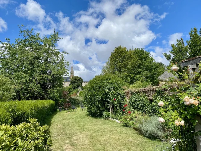 Charming Townhouse in Le Dorat with Superb Views and a Garden photo 3