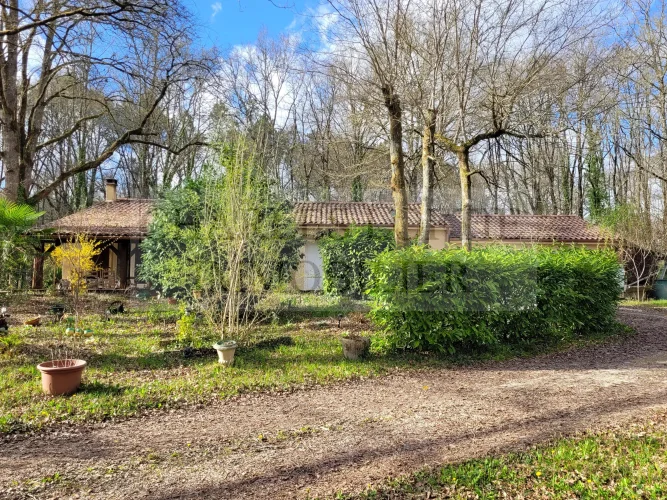 Traditionally Built House with Garage, Covered Terrace and Pretty Garden of more than 3500 m²