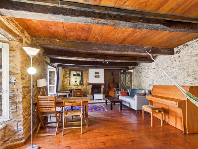 Charming Village Property with Riverside Location photo 3