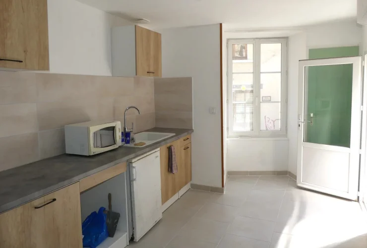 Renovated Town House, Heating/Air Com and Courtyard photo 3