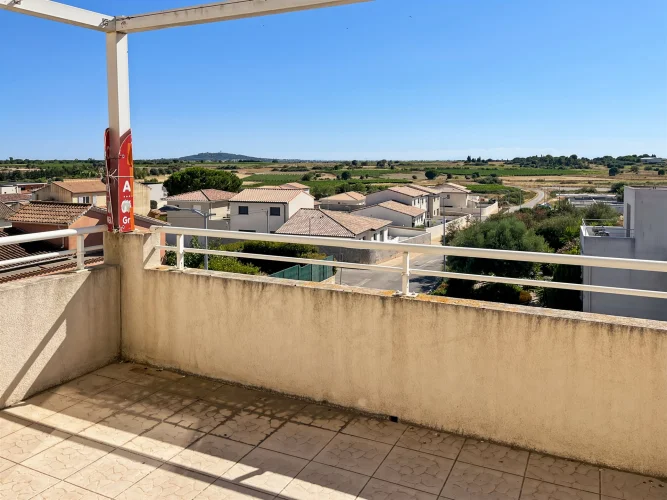 Attractive Second Floor Flat with Open Views and Two Private Parking Spaces photo 2