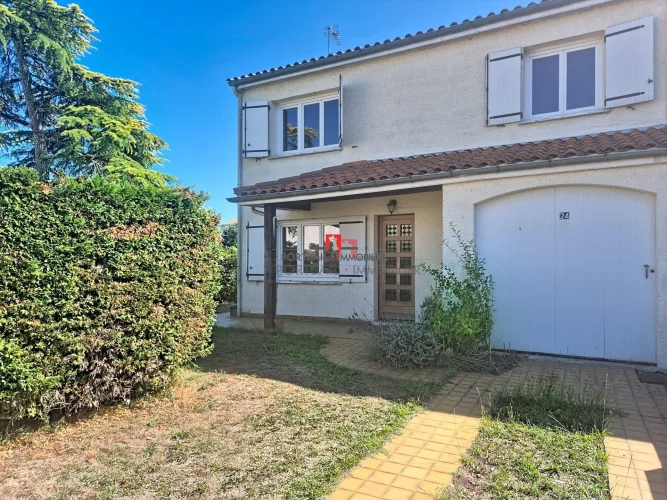 House for Sale in Carbon-Blanc