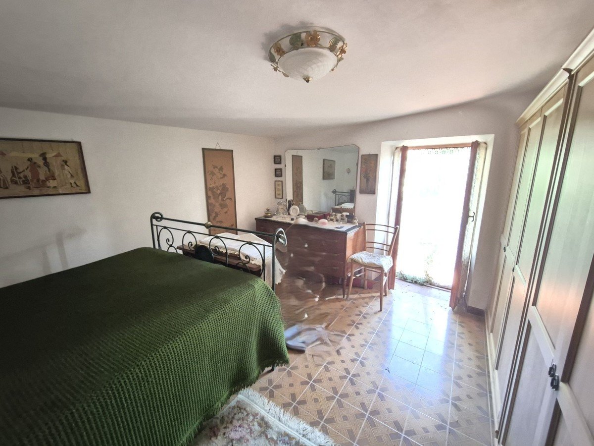 Property in Minucciano photo 4