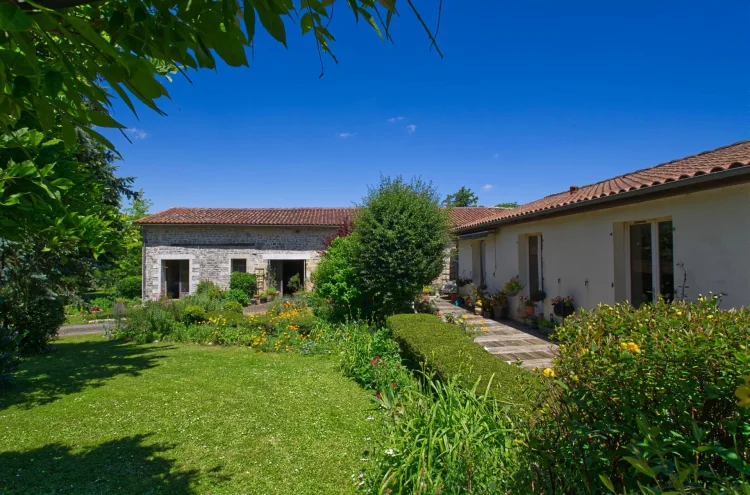 2 Bed Bungalow Plus Large Barn on Edge of Small Village photo 2