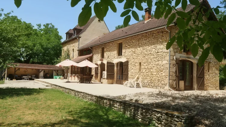 15 mins from Sarlat - 3 Bedrooms and 3 Bathroom Stone Property.