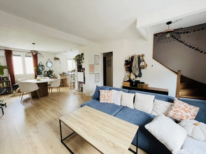 Beautiful 3-Bedroom Pavilion with an Office on a Basement