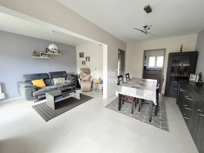 Semi-Detached House with 4 Bedrooms, Garage and Garden photo 2