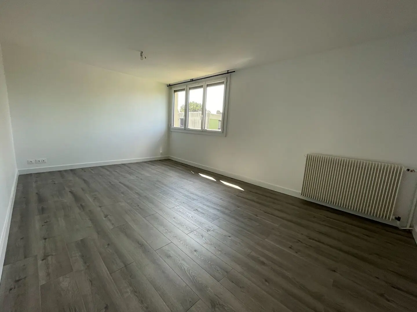 Apartment for sale in Nevers — 2 bedrooms, 63 m² photo 3