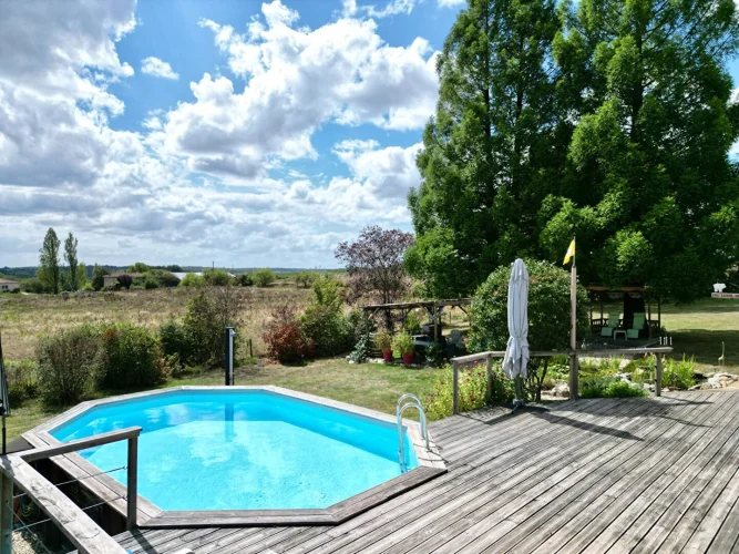 Charming Bungalow with Pool and Open Views photo 3
