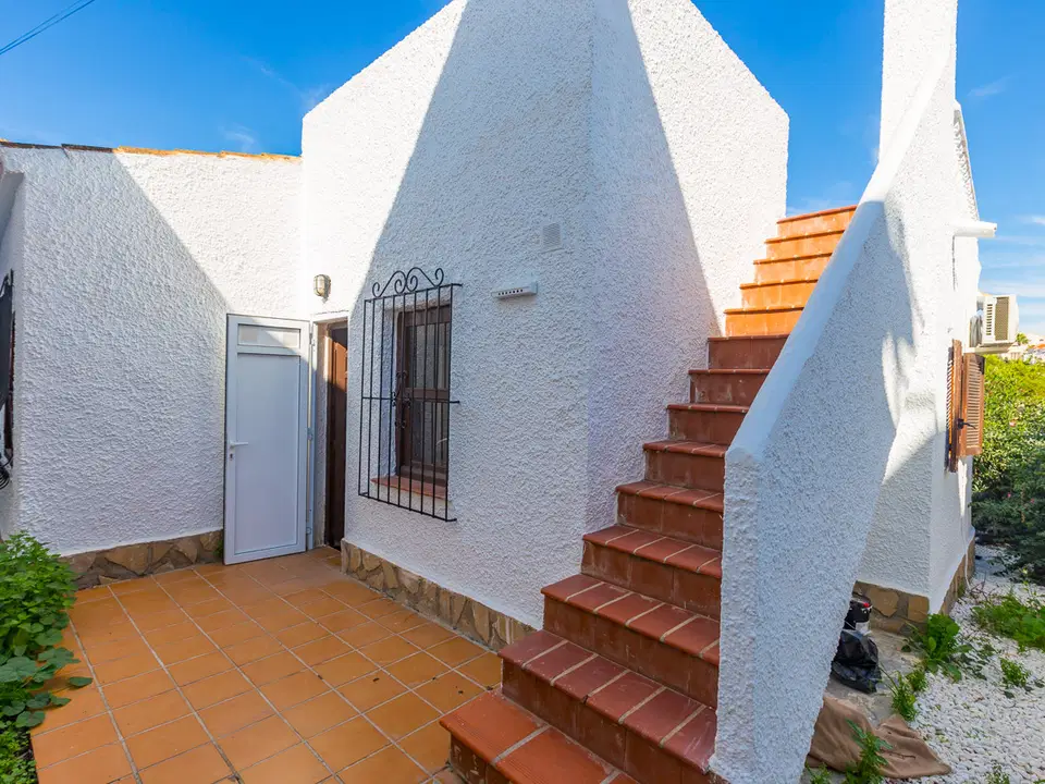 Villa in Villamartin, Alicante province photo 3