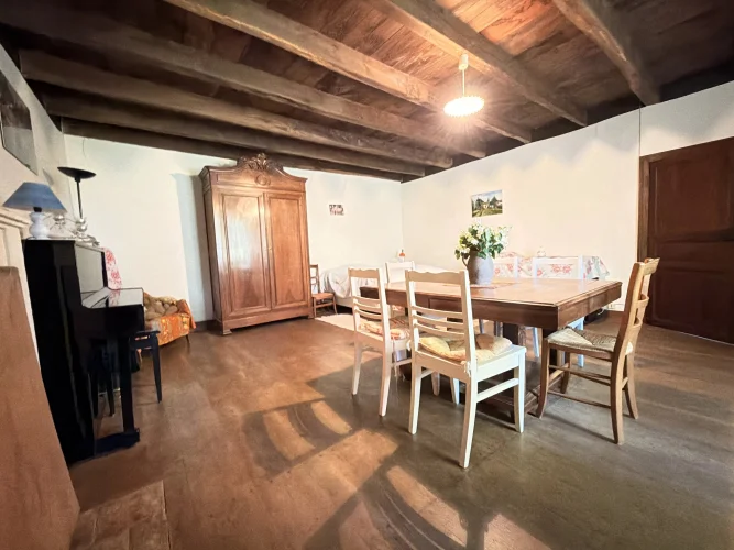 Charming Character Property with Barn and Beautiful Garden – Close to Nanteuil-En-Vallée photo 4