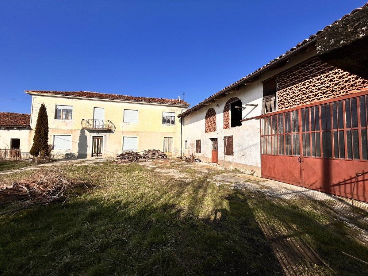 2 bedrooms detached house, 120 m² Trezzo Tinella, Cuneo (province)