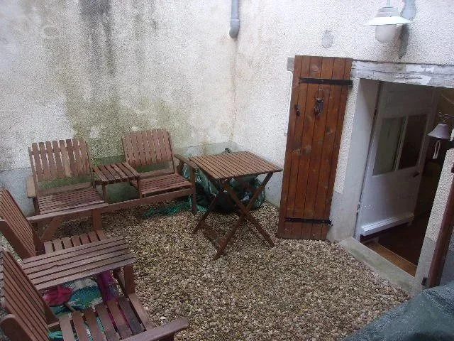 Fantastic Town Location, Renovated with Style, just Turn the Key and Relax!! photo 4