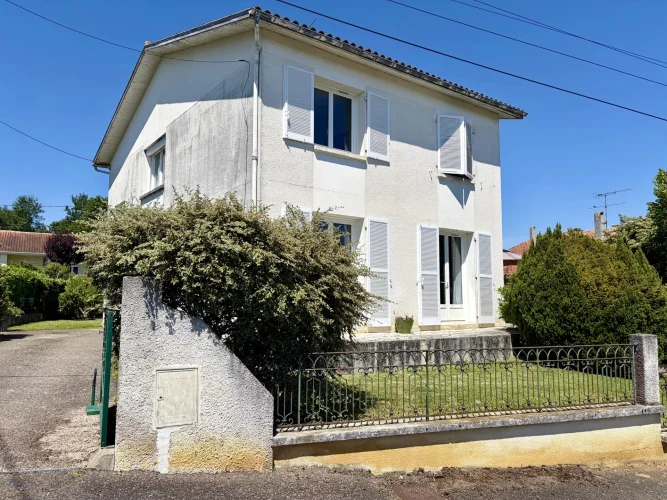 Townhouse with Garage, Trerrace and Garden in Vic-Fezensac photo 2