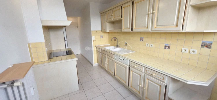 Apartment of 109 m² with a Loggia in a Secure Residence photo 2