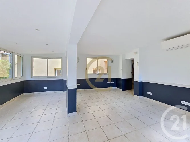 For Sale in Flayosc, Superb 3-Room Ground-Floor Apartment with Private Garden photo 4