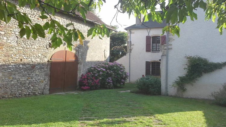 Charming 18C Ensemble Bearnaise in a Village Setting with a Half Acre of Private Gardens photo 2
