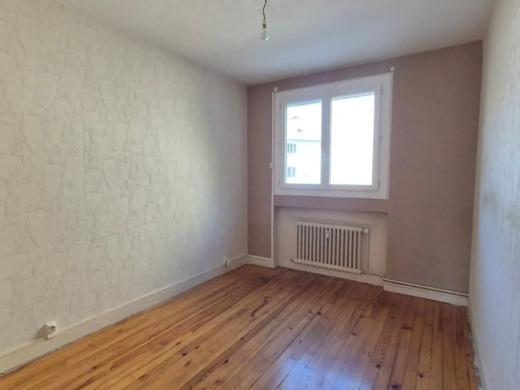 Apartment for sale in Le Chambon Feugerolles — 2 bedrooms, 53 m² photo 5
