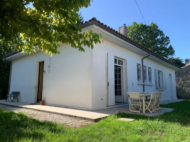 Exclusive Idb! Single-Story, 3-Bedroom House with Garden in the Heart of Sauveterre-De-Guyenne! photo 3