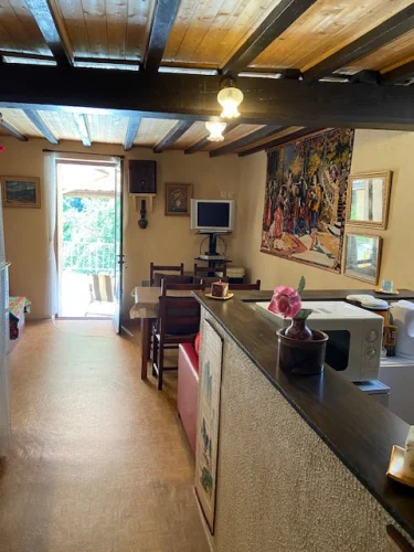 Beautiful Terraced House with Separate Self-Contained Airbnb Opportunity photo 3