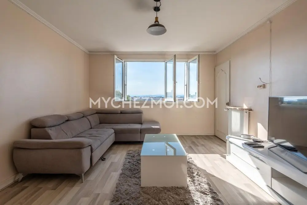 Apartment for sale in Villeurbanne — 3 bedrooms, 71 m²