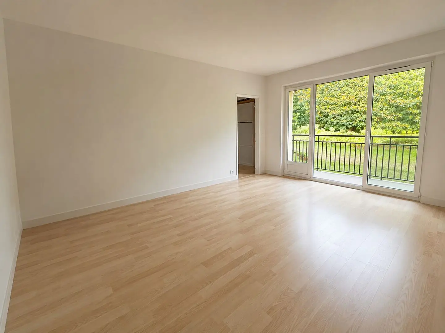Apartment for sale in Chennevieres Sur Marne — 3 bedrooms, 74 m²