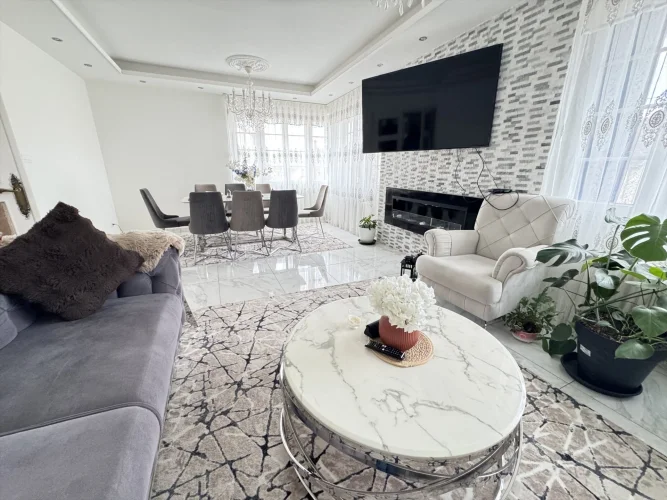 Renovated Beautiful House photo 2