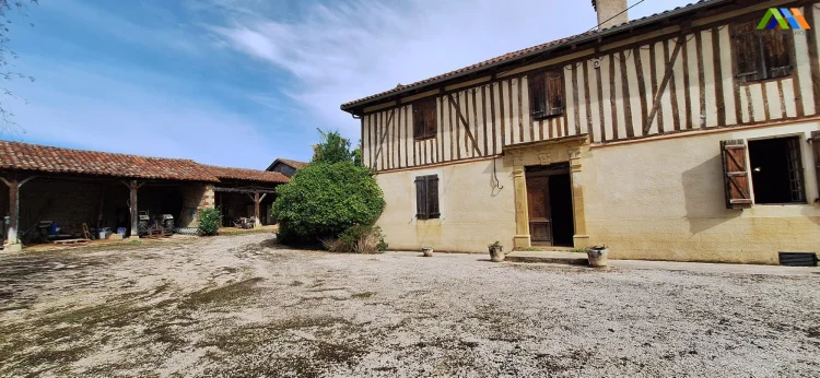 Beautiful Property on 1.5 Hectares with Outbuildings photo 2