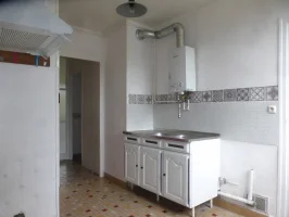 In Marissel, a Very Nice Renovated 65m² Apartment with Parking. photo 4